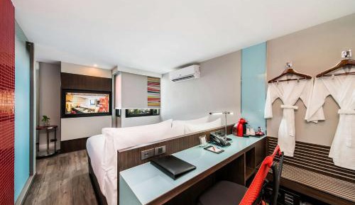 Deluxe King Room - Corner Room/Non-Smoking