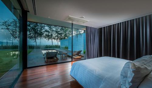 One Bedroom Beachfront Pool Villa