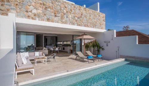 Three-Bedroom Pool Suite with Seaview & Cinema