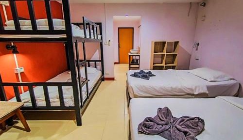 Quadruple Room with Private Bathroom