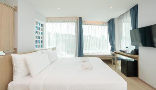 Suite with bathtub and private jacuzzi