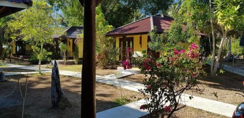 Bungalow with Garden View