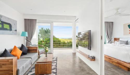 Deluxe Sunrise Suite
