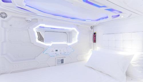 Capsule Room (Lower) - Time of stay: 18:00-9:00 (You stay 15 hours Overnight)