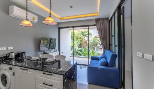 One-Bedroom Apartment with Balcony