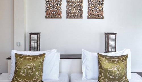 Twin Bed Bungalow with Garden View