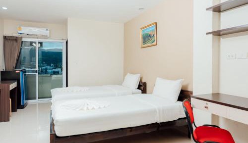 Standard Twin Room with Mountain View