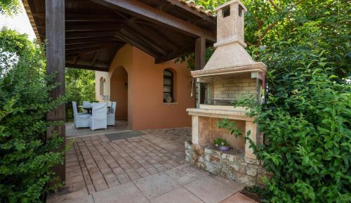 Three-Bedroom Villa Argo