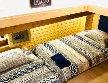 Twin Room with Shared Bathroom and Toilet (2 futons)