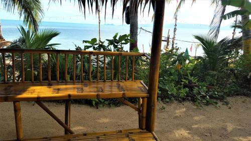 Bungalow - Water Front 