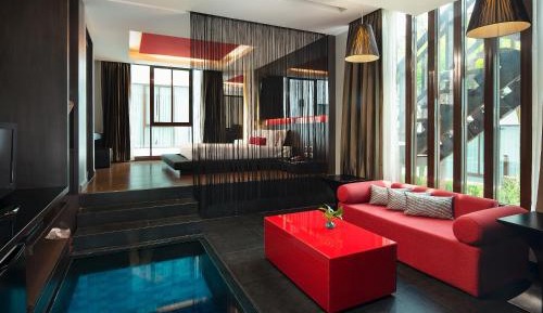  Deluxe King Room with Pool Access