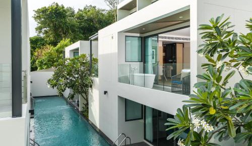 Deluxe Pool View Room 