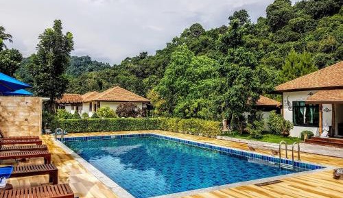 Deluxe Villa King Bed (Back Row)