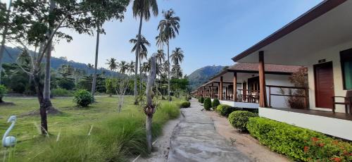 Deluxe Villa Twin Bed with Garden View