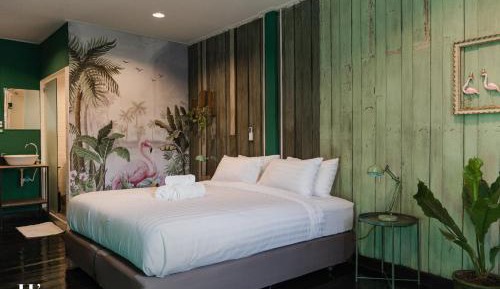 Superior King Room with City View