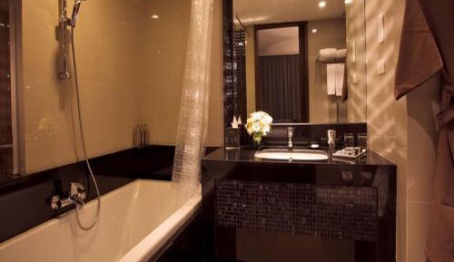 Corner Suite