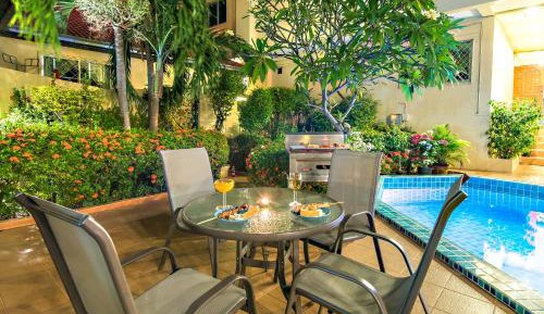 Apartment with Balcony with Spa Bath