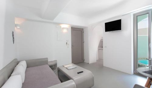One-Bedroom Apartment with Private Pool 