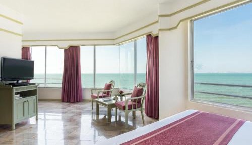 Whale Tail Suite