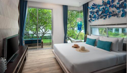 Deluxe Garden Cabana