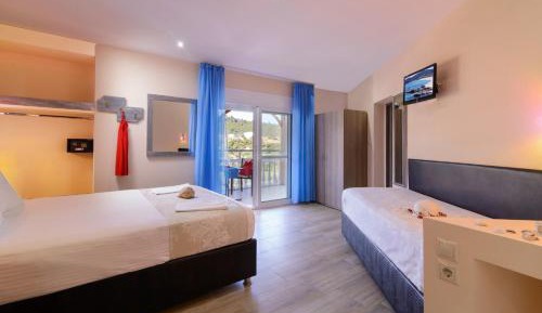 Superior Triple Room with Lateral Sea View