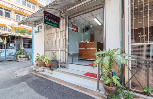 Wat Bowon Niwet Hotel | New Central Guesthouse