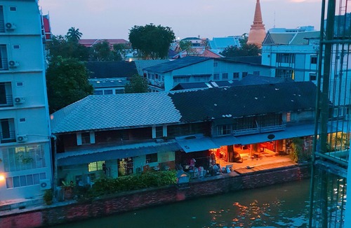 Ban Phan Thom Hotel | Baan Nampetch Hostel