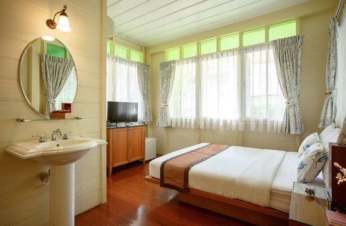 Wat Bowon Niwet Hostel | Baan Dinso