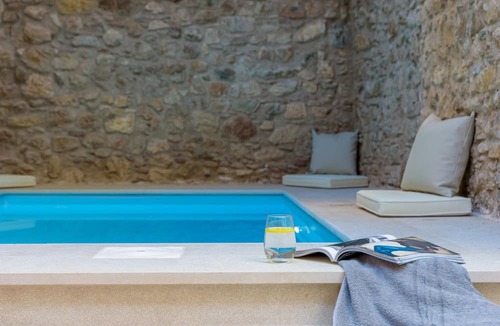 Plaka Apartment | Incomparable Plaka s Lux 2bdrm Apt w Pvt Heated Pool