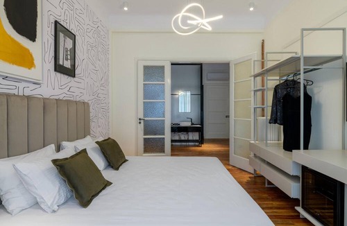 Plaka Apartment | An Outstanding 3 Bdrm Apartment in the Heart of Athens