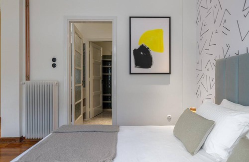 Plaka Apartment | An Outstanding 3 Bdrm Apartment in the Heart of Athens