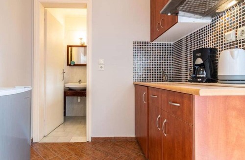 Kato Stalos House | Girogiali beach hotel