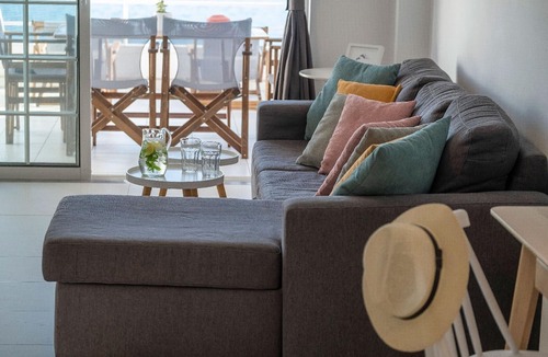 Kiveri Apartment | Luxury waterfront one bedroom apartment, sea view