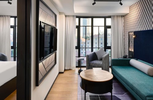 Daun Penh Hotel | TRIBE Phnom Penh Post Office Square