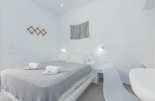 Akrotiri House | Carlos Pension
