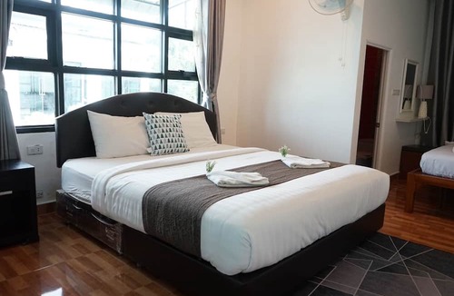 Sichon Hotel | Chaiyai River Front Hotel