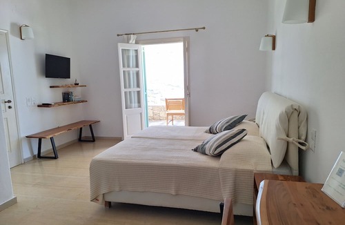 Agios Ioannis House | Panthea Residence