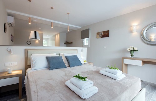 Perama Apartment | Suite with private pool