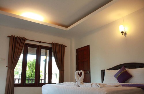 Pranburi Hotel | Waterside Resort