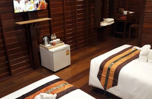Amphawa Hotel | Chuchai Buri Sri Amphawa
