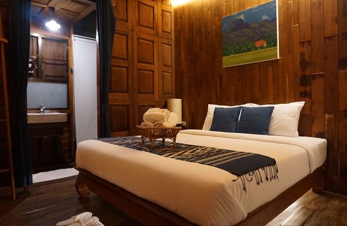 Nai Wiang Hotel | Gingerbread House B&B