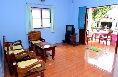 Bang Po Hotel | New Sunrise Village Maenam Beach