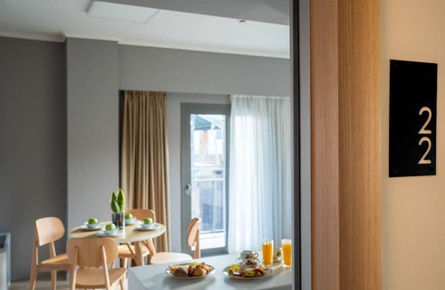Khalandrion Hotel | Chroma Fashion Rooms & Apartments