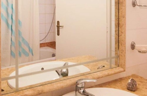 Agios Mamas Villa | Sarris Villa, Walking distance to taverna & mini market -Cool ambience