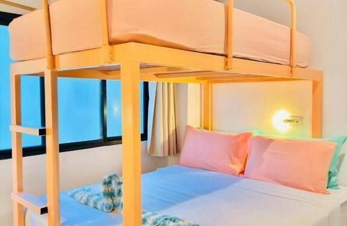 Chana Songkhram Hotel | Lazy Sunday Khaosan Hotel