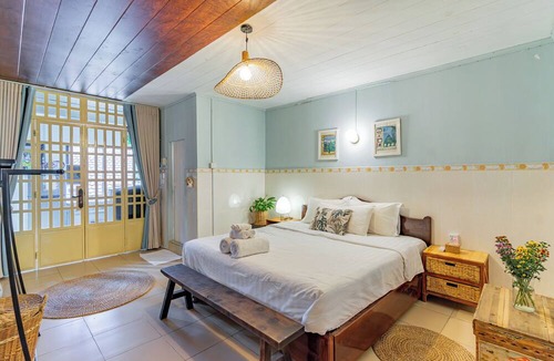 Chamkar Mon Apartment | Cozy 1990s Khmer Style Flat in Heart of Tonle Bassac