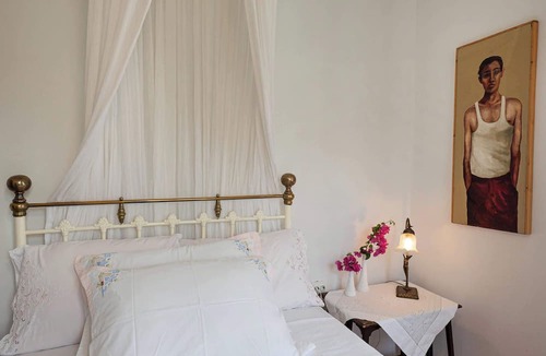 Poros House | Akanthos Poros Chic Seaside Retreat Built in 1904
