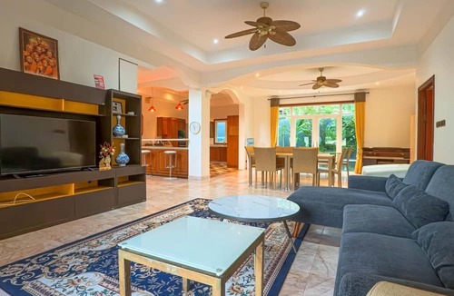 Kathu Villa | 7 Bedroom Pool Villa in Kathu SV1