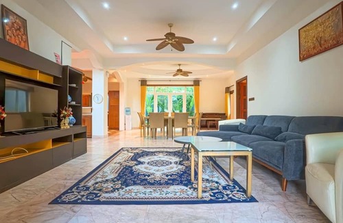 Kathu Villa | 7 Bedroom Pool Villa in Kathu SV1
