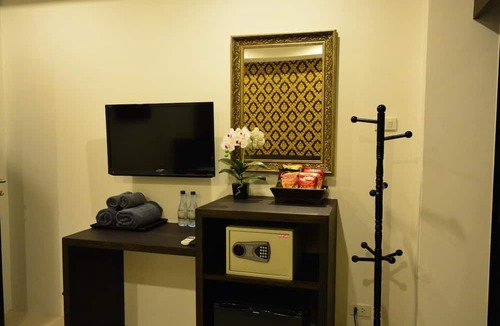 Chana Songkhram Hotel | Adamaz House